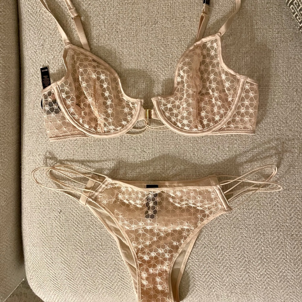 Victoria’s Secret Nude/Pink Lace Bralette 34C & Panty M